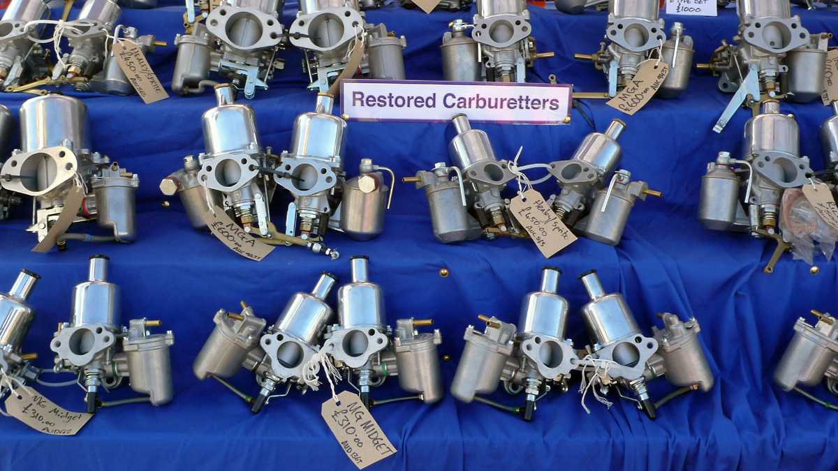 L1010198.JPG - Five buck SU carburettors, now available polished and rebuilt for $500 a pair.